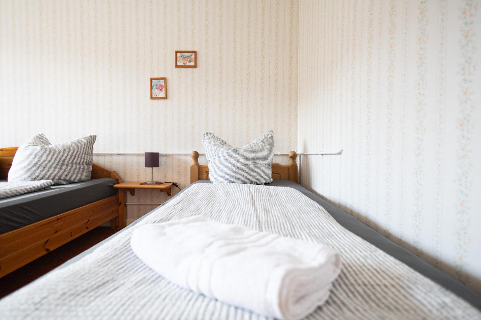 Apartmenthaus Am Waldrand- Kueche - Fruehstueck - Balkon วิลเดอมานน์ ภายนอก รูปภาพ