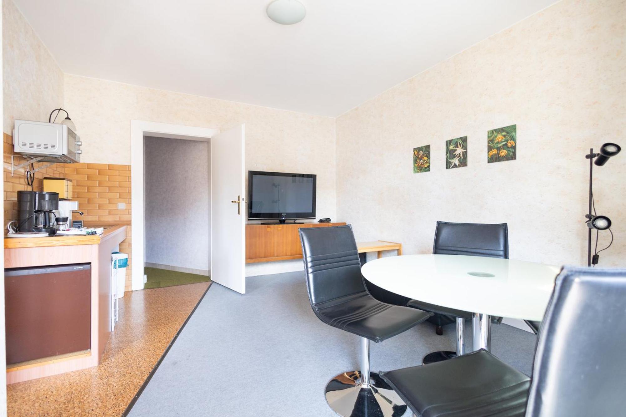 Apartmenthaus Am Waldrand- Kueche - Fruehstueck - Balkon วิลเดอมานน์ ภายนอก รูปภาพ