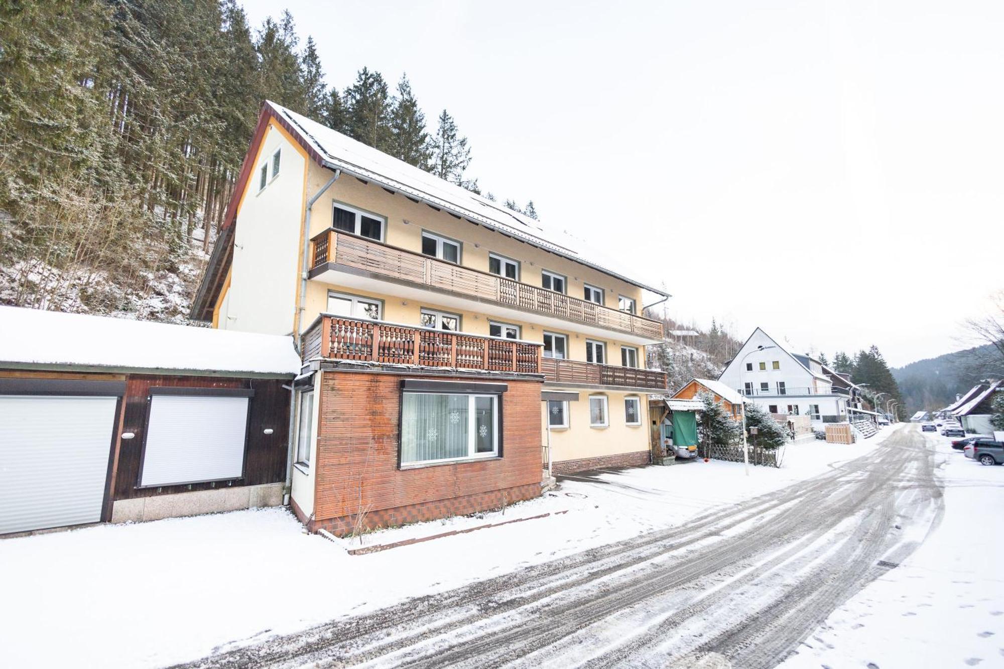 Apartmenthaus Am Waldrand- Kueche - Fruehstueck - Balkon วิลเดอมานน์ ภายนอก รูปภาพ